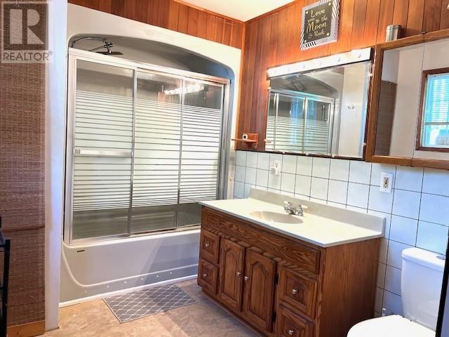 22B Champagne Avenue, St. Charles, ON - Indoor Photo Showing Bathroom