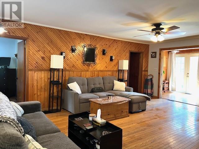 22B Champagne Avenue, St. Charles, ON - Indoor Photo Showing Living Room