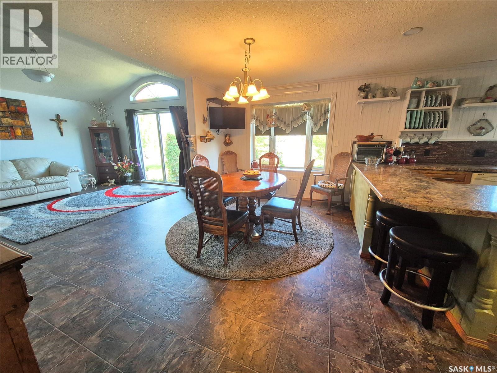 713 Railway Avenue, Midale, SK - Indoor Photo Showing Dining Room