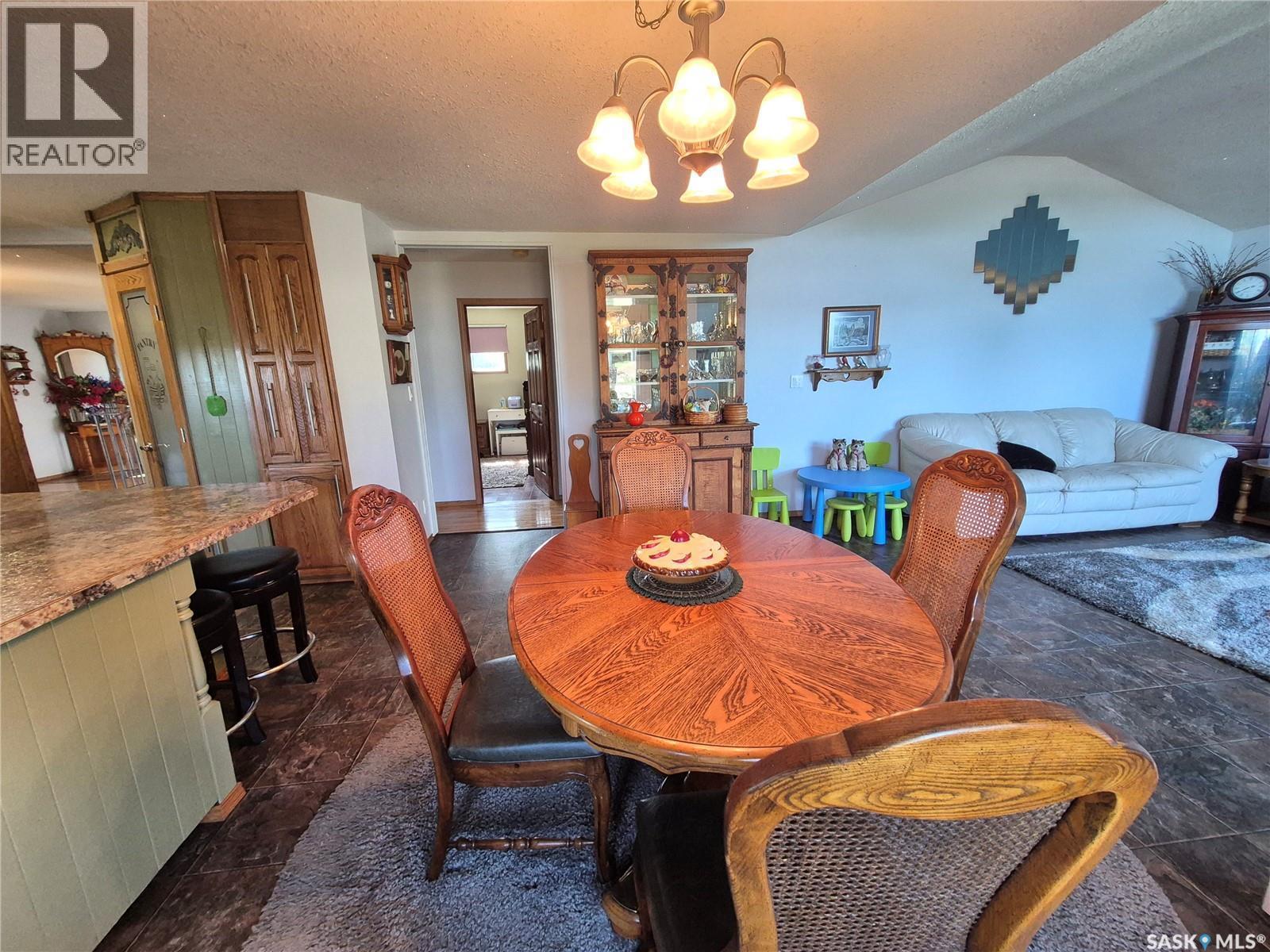 713 Railway Avenue, Midale, SK - Indoor Photo Showing Dining Room