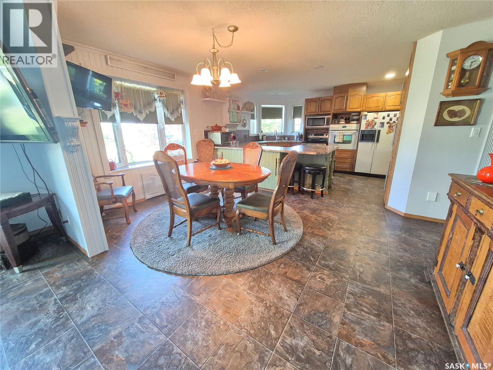 713 Railway Avenue, Midale, SK - Indoor Photo Showing Dining Room