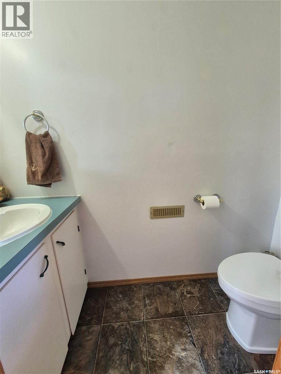 713 Railway Avenue, Midale, SK - Indoor Photo Showing Bathroom
