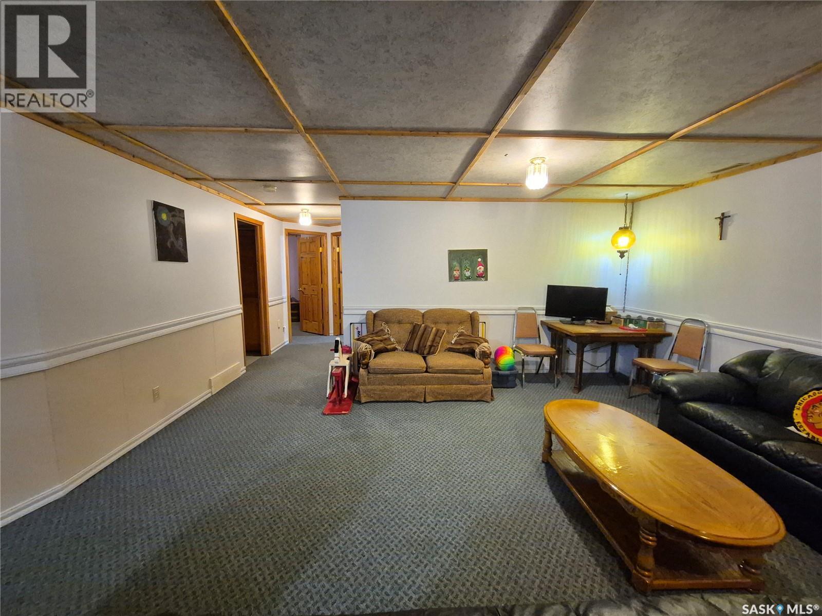 713 Railway Avenue, Midale, SK - Indoor