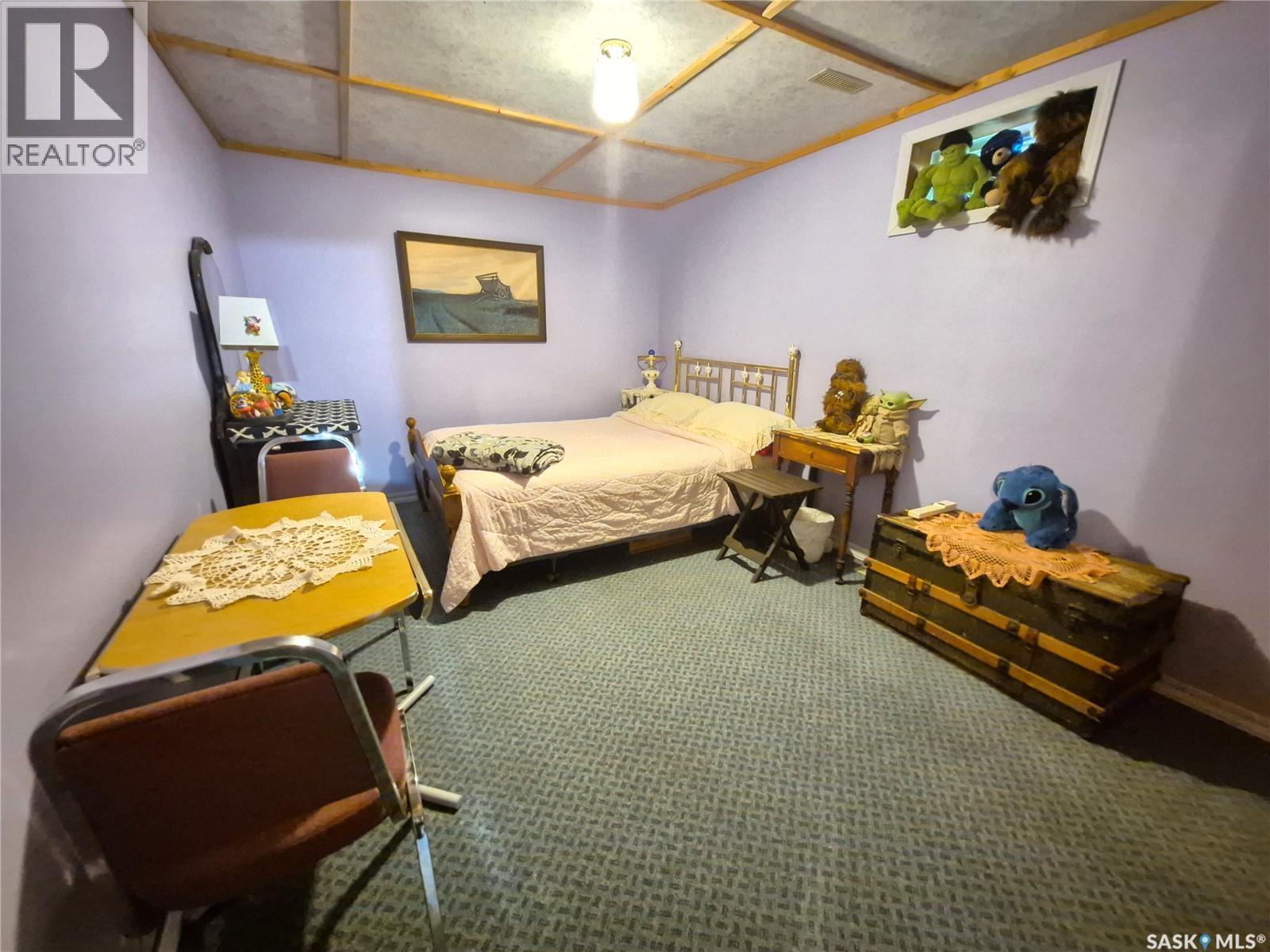 713 Railway Avenue, Midale, SK - Indoor Photo Showing Bedroom