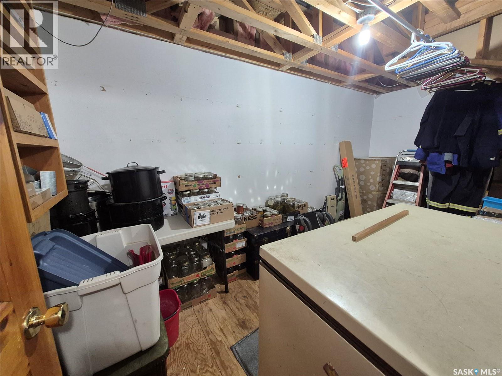 713 Railway Avenue, Midale, SK - Indoor Photo Showing Basement