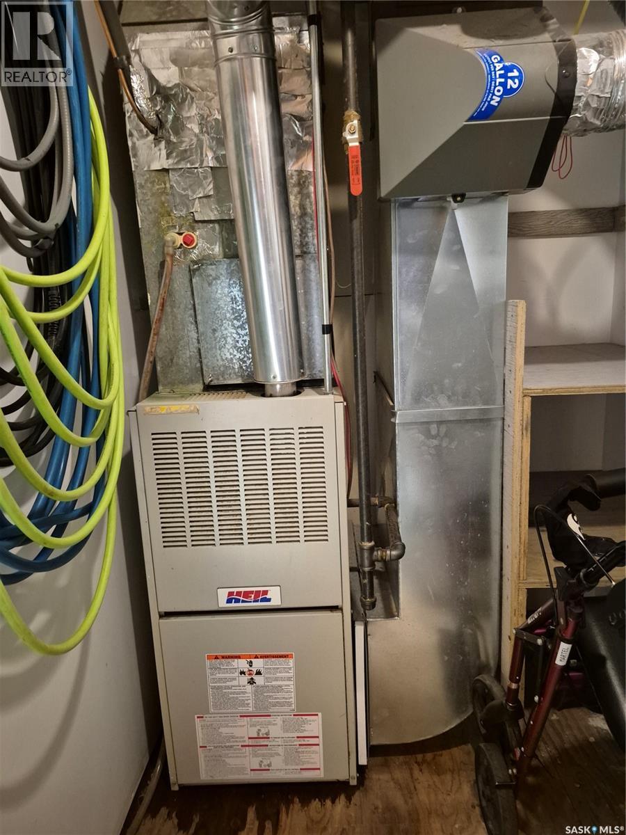 713 Railway Avenue, Midale, SK - Indoor Photo Showing Basement