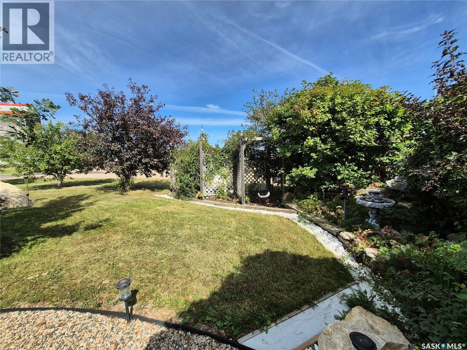 713 Railway Avenue, Midale, SK - Outdoor