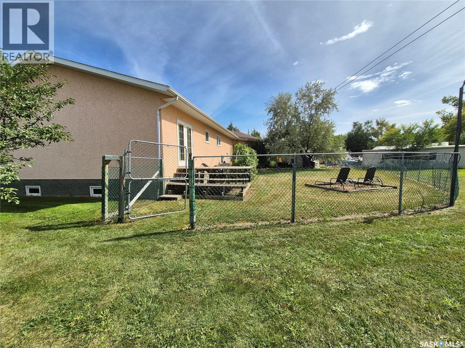 713 Railway Avenue, Midale, SK - Outdoor