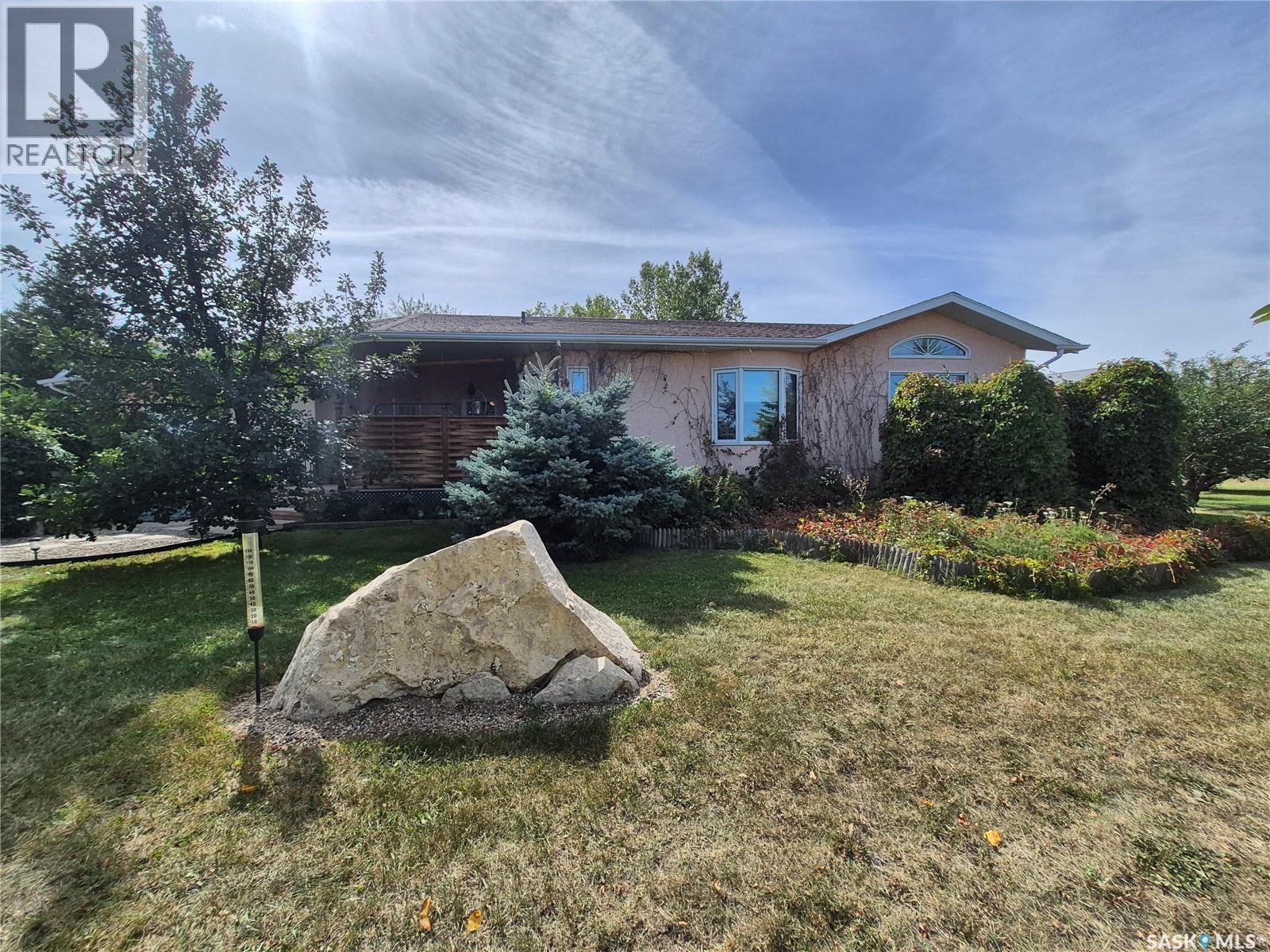 713 Railway Avenue, Midale, SK - Outdoor