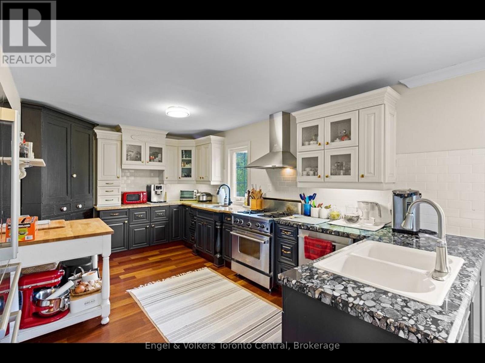 9 Osprey Way, Georgian Bay (Baxter), ON - Indoor Photo Showing Kitchen With Double Sink With Upgraded Kitchen