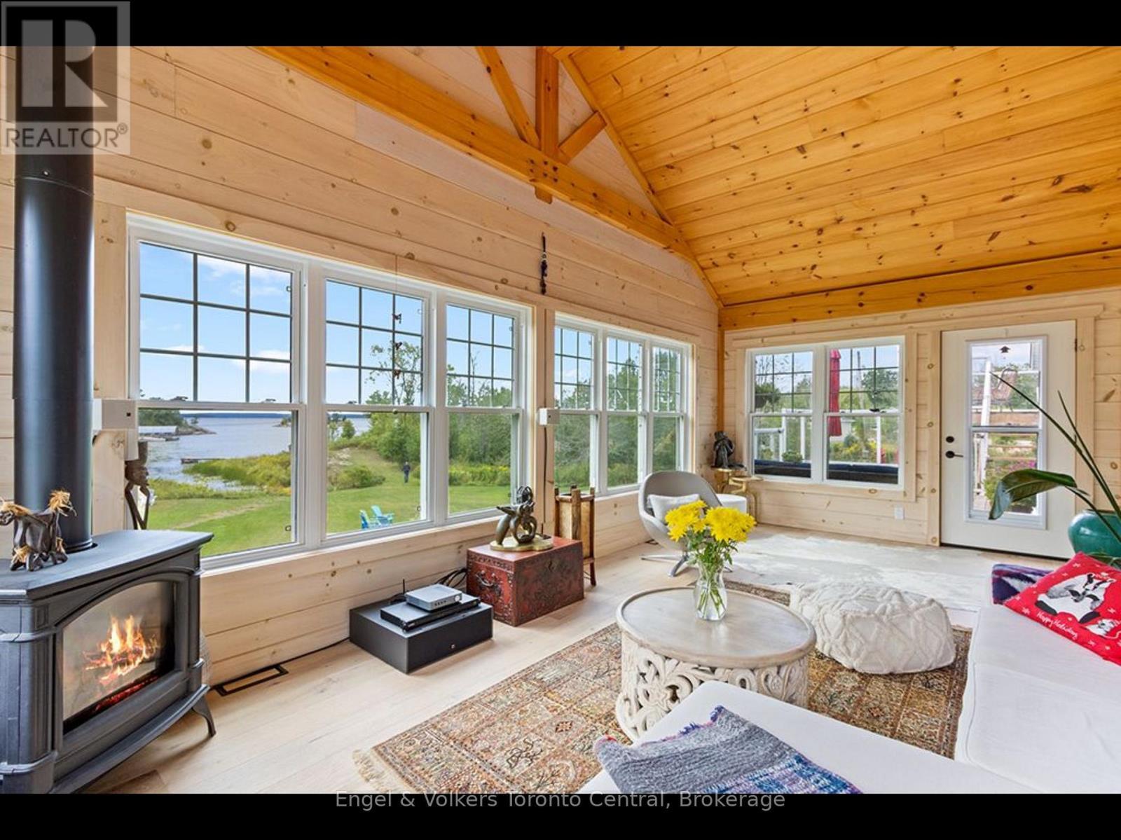 9 Osprey Way, Georgian Bay (Baxter), ON - Indoor Photo Showing Living Room With Fireplace