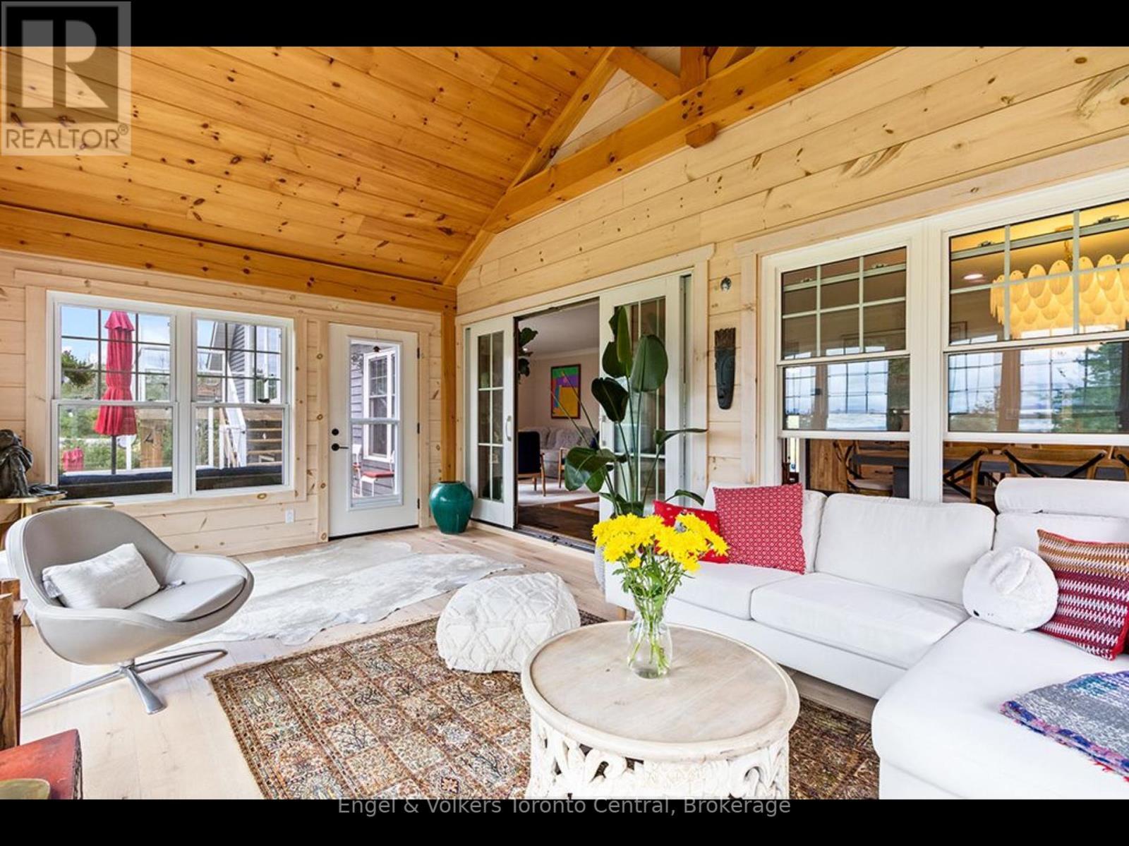9 Osprey Way, Georgian Bay (Baxter), ON - Indoor Photo Showing Living Room