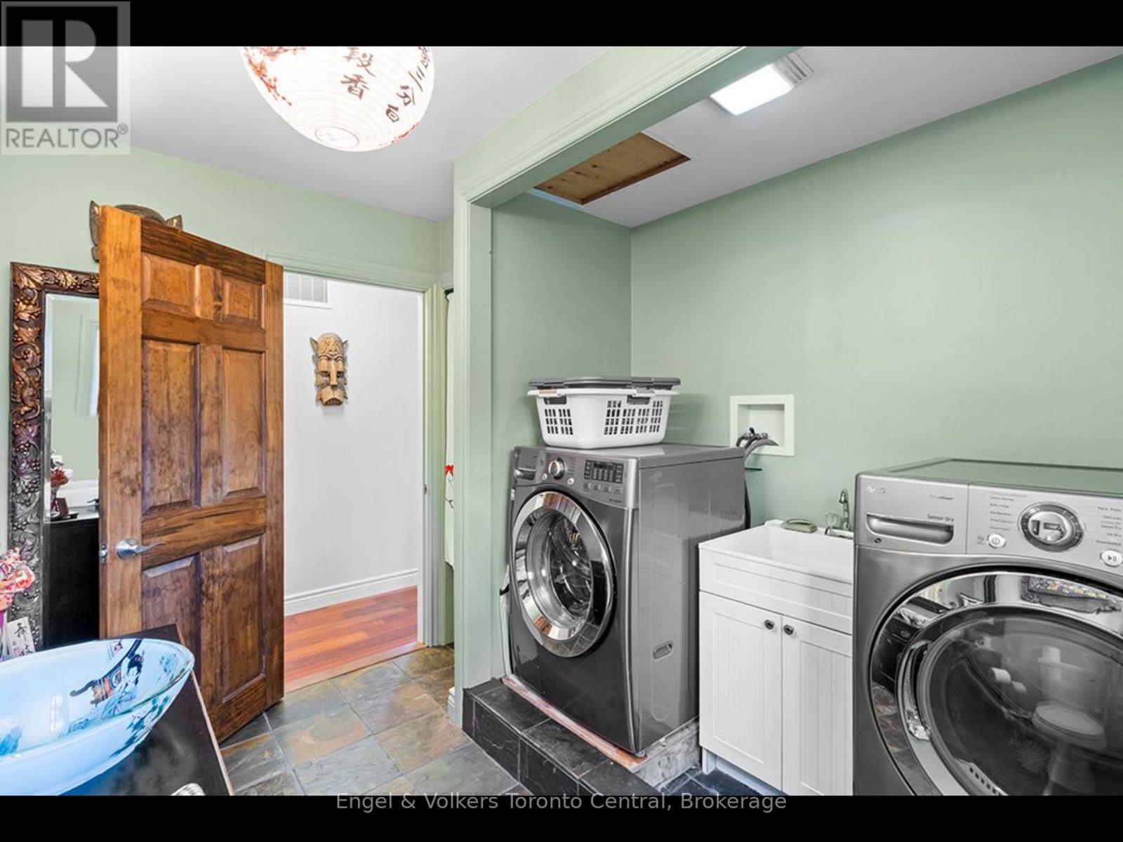 9 Osprey Way, Georgian Bay (Baxter), ON - Indoor Photo Showing Laundry Room