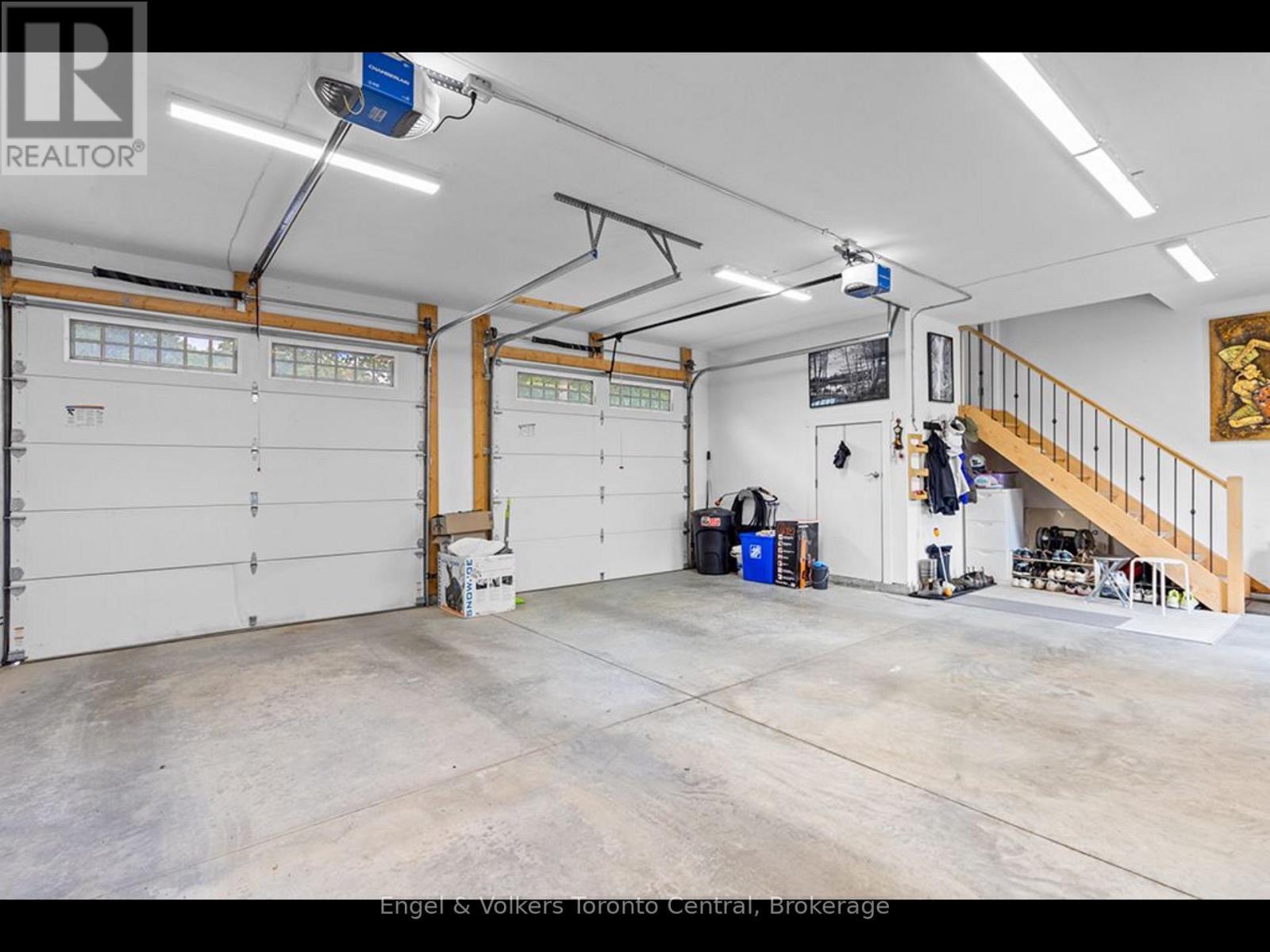 9 Osprey Way, Georgian Bay (Baxter), ON - Indoor Photo Showing Garage