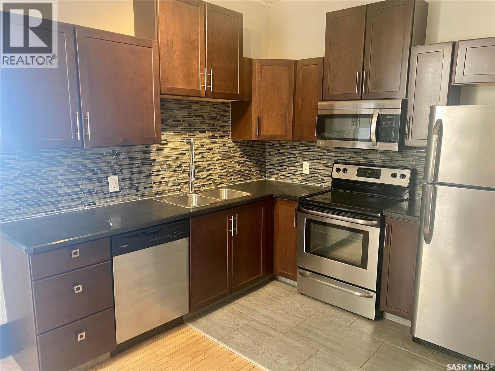 19 2201 14Th Avenue, Regina, SK - Indoor Photo Showing Kitchen With Upgraded Kitchen