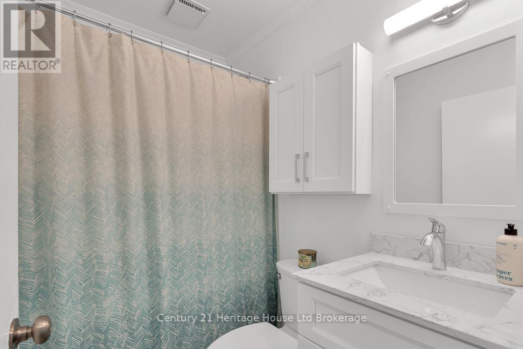 484731 Sweaburg Road, South-West Oxford (Sweaburg), ON - Indoor Photo Showing Bathroom