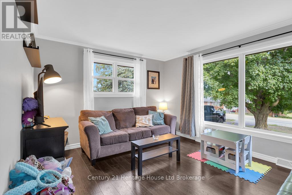 484731 Sweaburg Road, South-West Oxford (Sweaburg), ON - Indoor Photo Showing Living Room