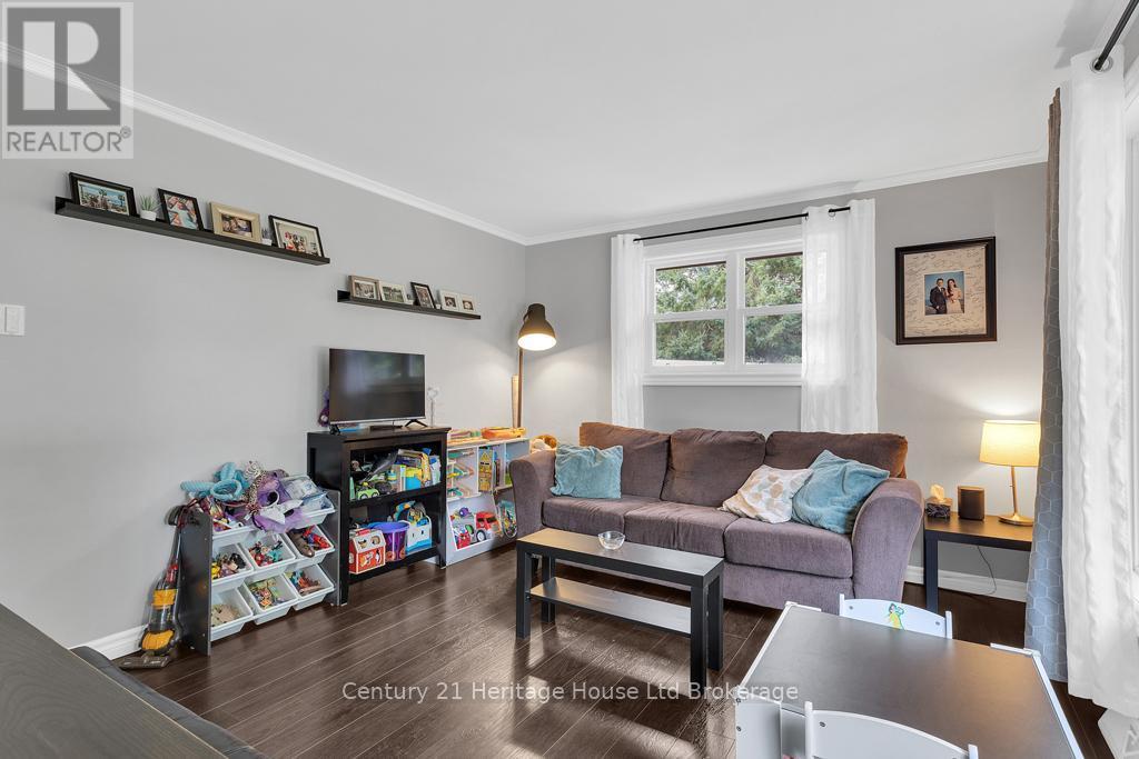 484731 Sweaburg Road, South-West Oxford (Sweaburg), ON - Indoor Photo Showing Living Room
