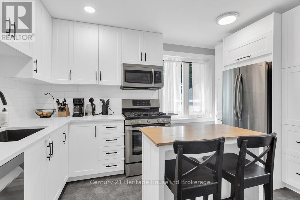 484731 Sweaburg Road, South-West Oxford (Sweaburg), ON - Indoor Photo Showing Kitchen