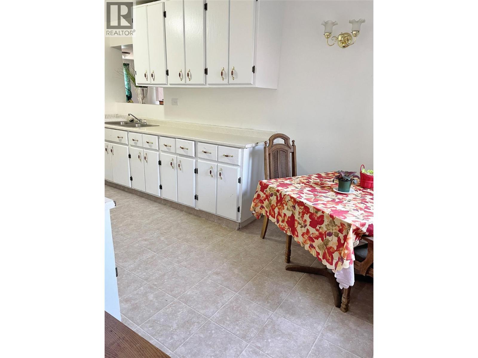 222 - 224 Van Horne Street S, Cranbrook, BC - Indoor