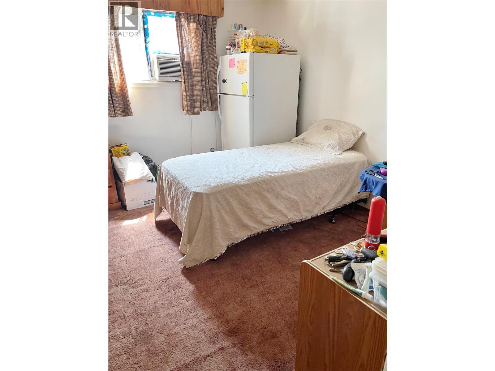 222 - 224 Van Horne Street S, Cranbrook, BC - Indoor Photo Showing Bedroom