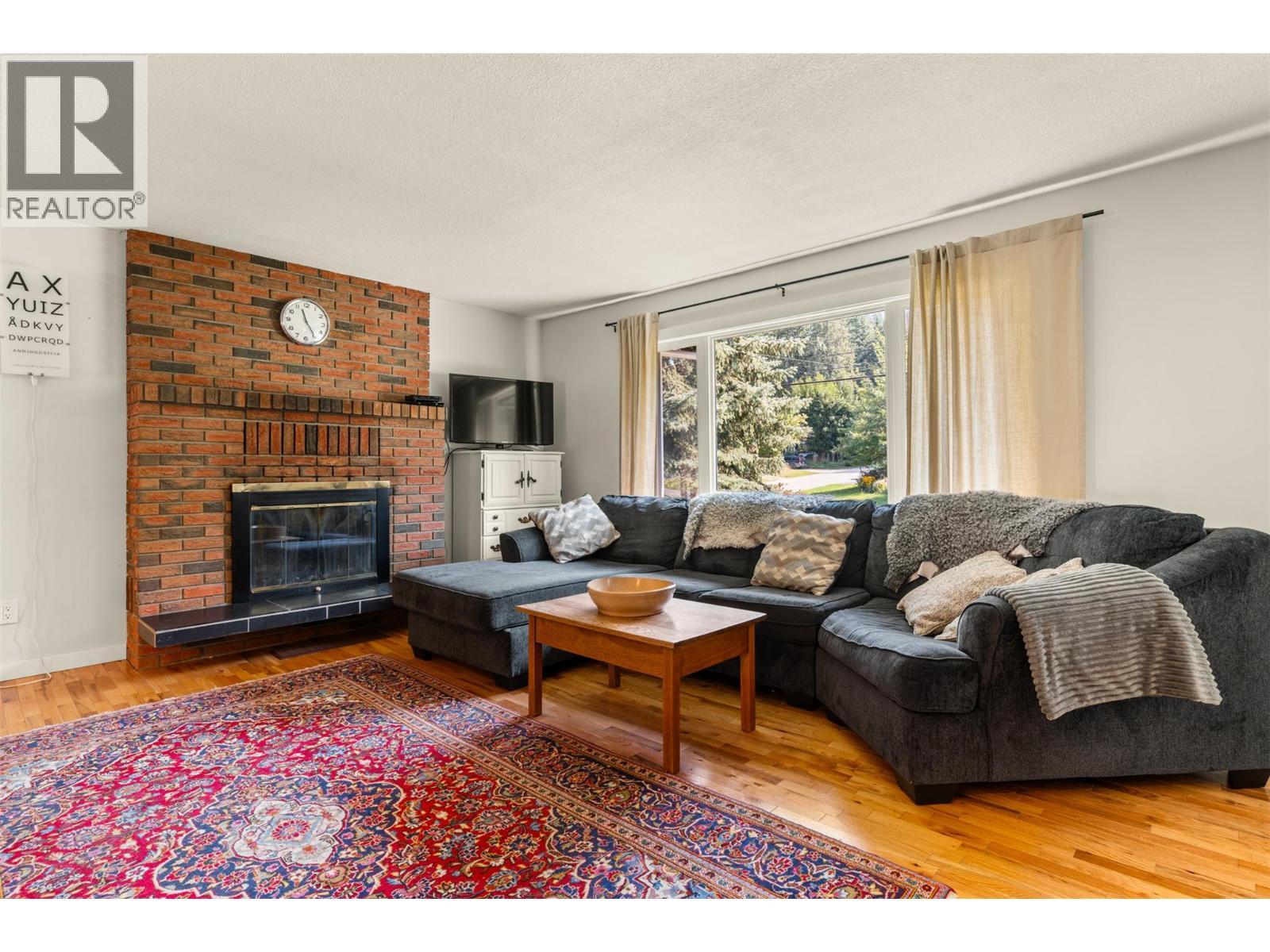 1637 Birch Drive, Revelstoke, BC - Indoor Photo Showing Living Room With Fireplace