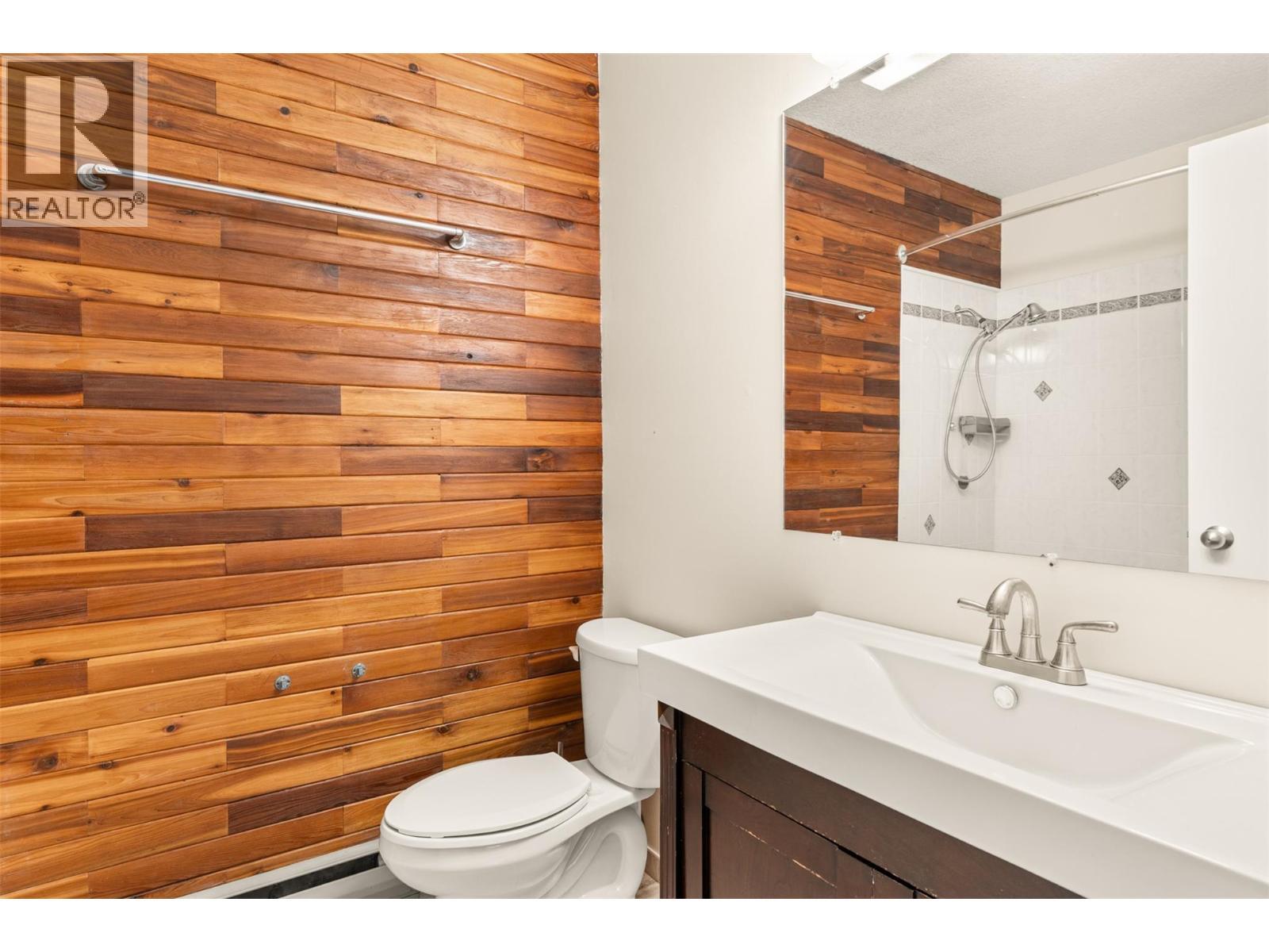 1637 Birch Drive, Revelstoke, BC - Indoor Photo Showing Bathroom