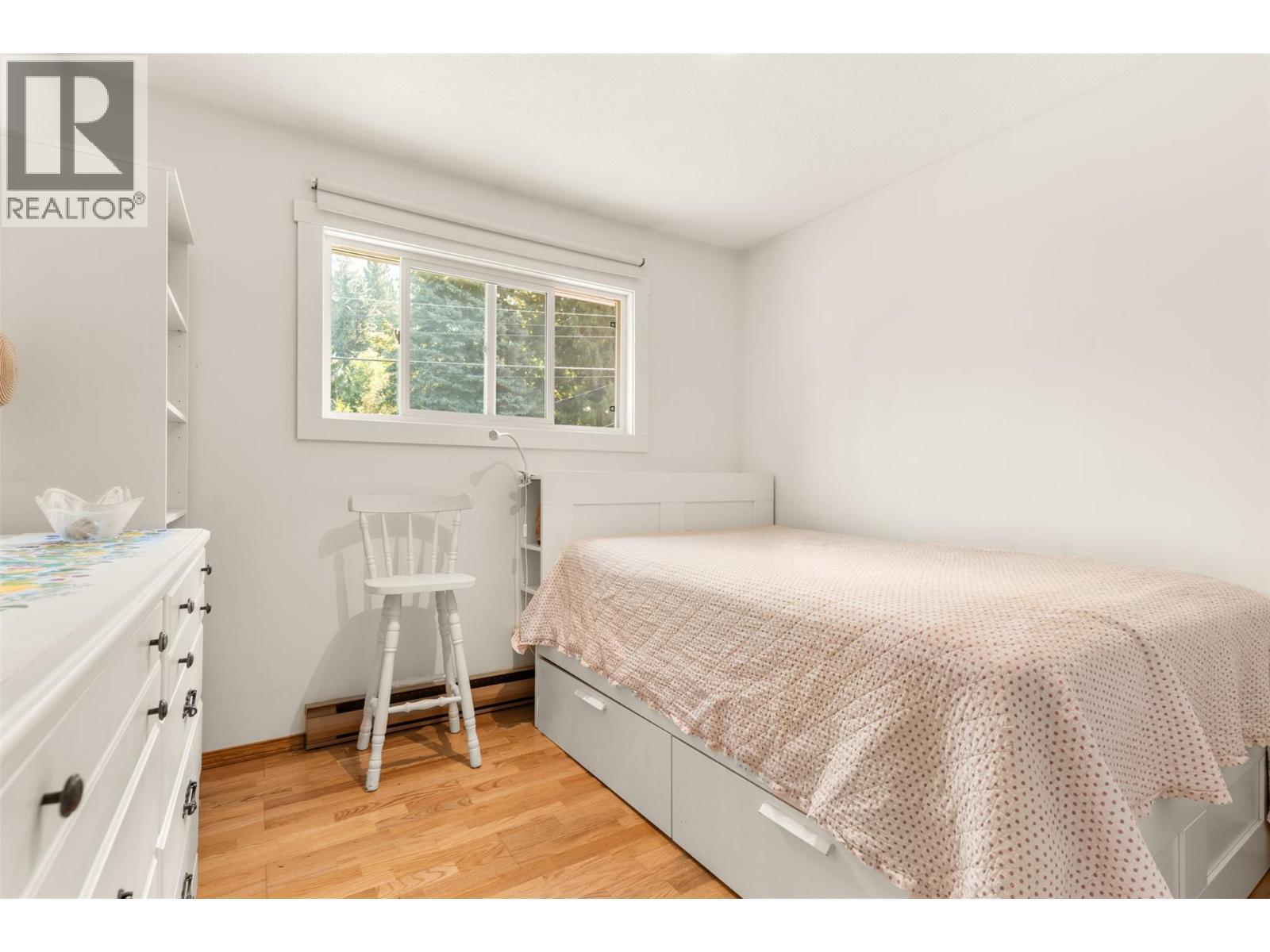 1637 Birch Drive, Revelstoke, BC - Indoor Photo Showing Bedroom