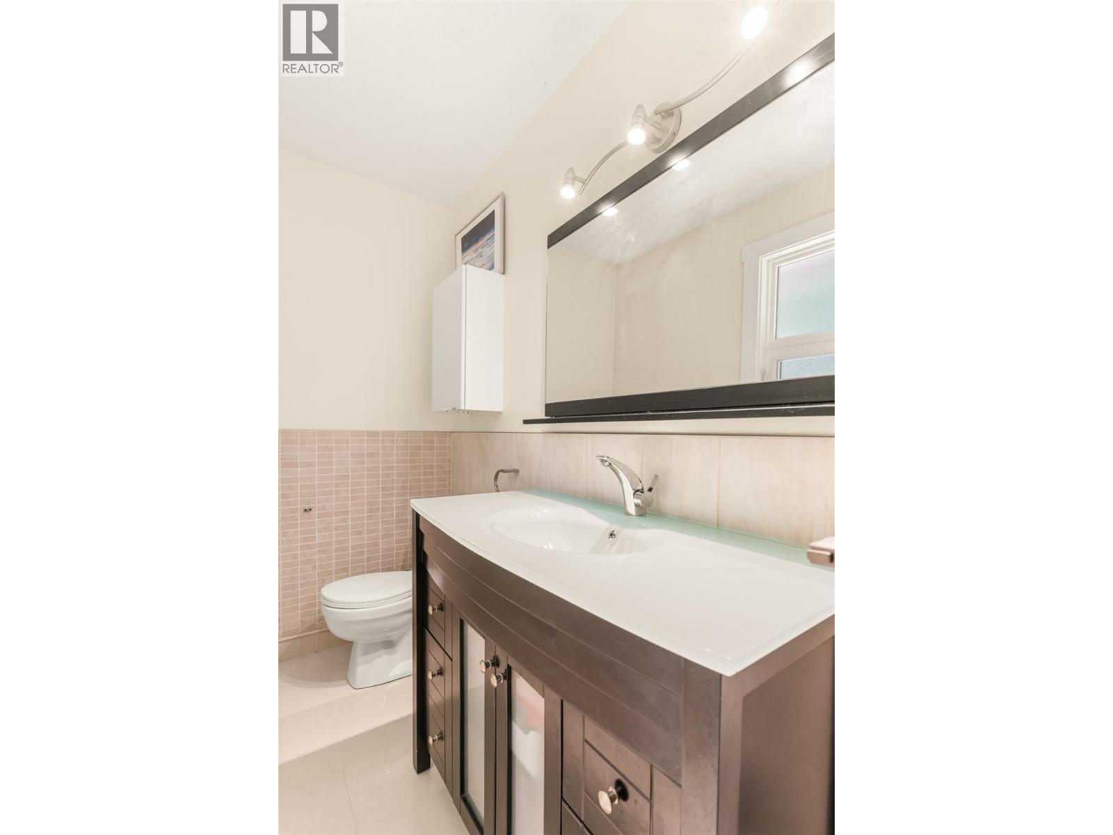 1637 Birch Drive, Revelstoke, BC - Indoor Photo Showing Bathroom