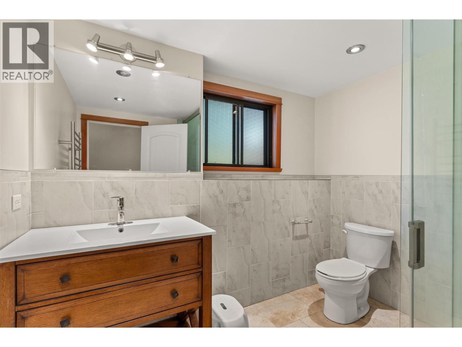 1637 Birch Drive, Revelstoke, BC - Indoor Photo Showing Bathroom