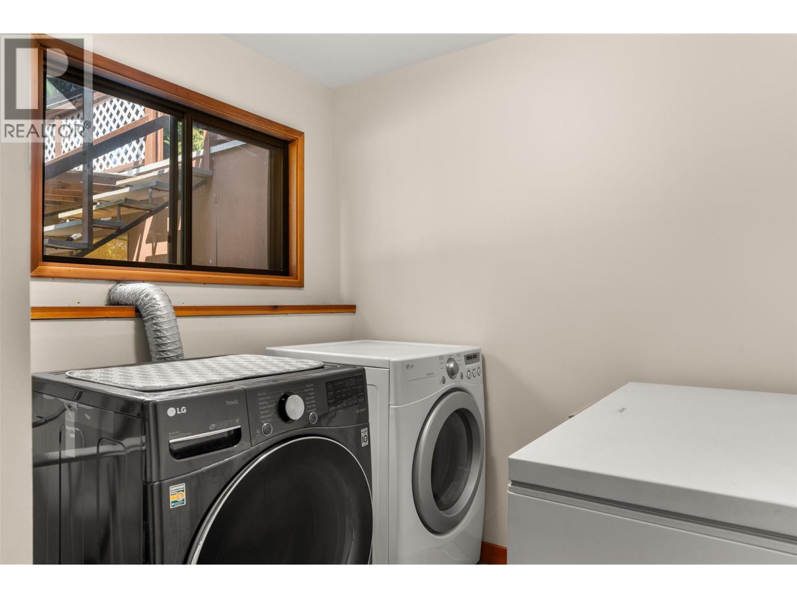 1637 Birch Drive, Revelstoke, BC - Indoor Photo Showing Laundry Room
