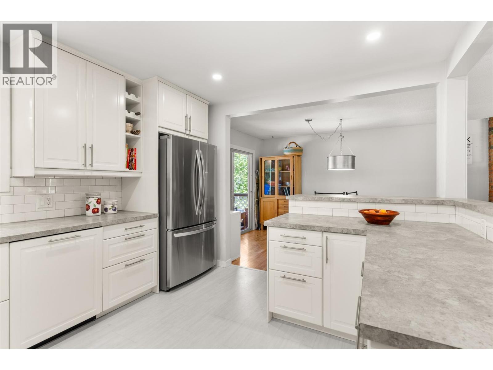 1637 Birch Drive, Revelstoke, BC - Indoor Photo Showing Kitchen