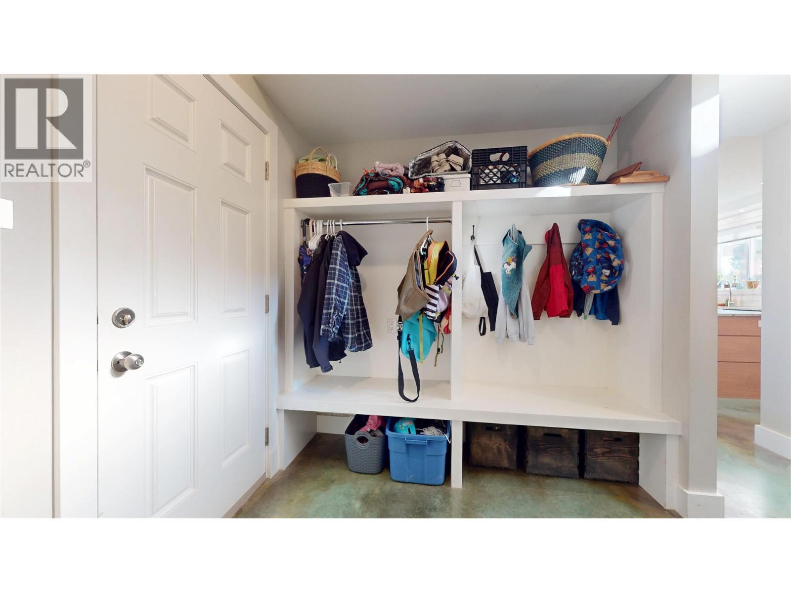 1605 4Th Street N, Cranbrook, BC - Indoor With Storage