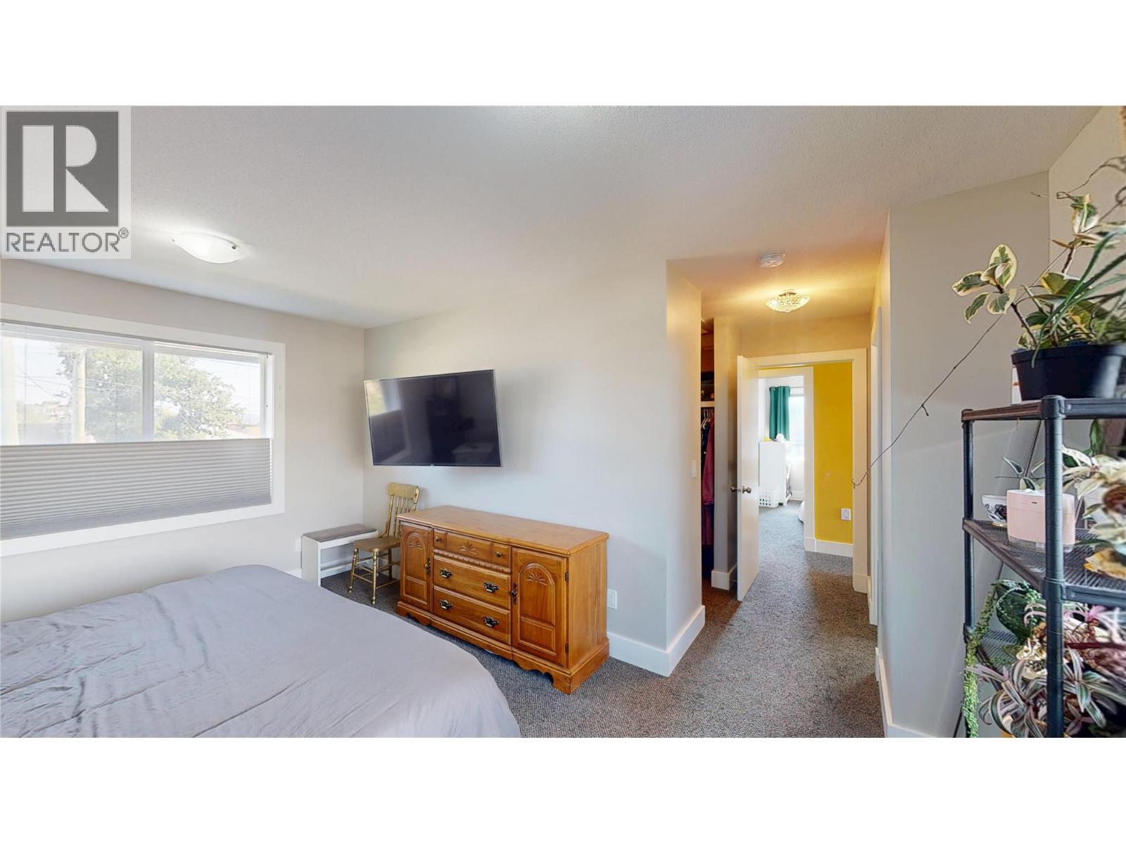 1605 4Th Street N, Cranbrook, BC - Indoor Photo Showing Bedroom