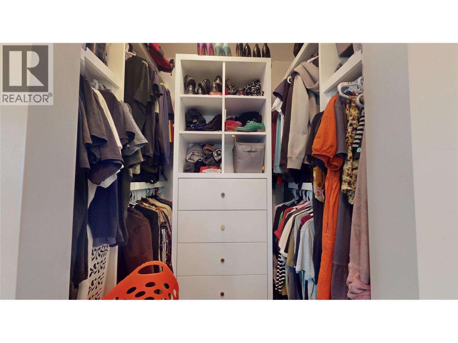 1605 4Th Street N, Cranbrook, BC - Indoor With Storage