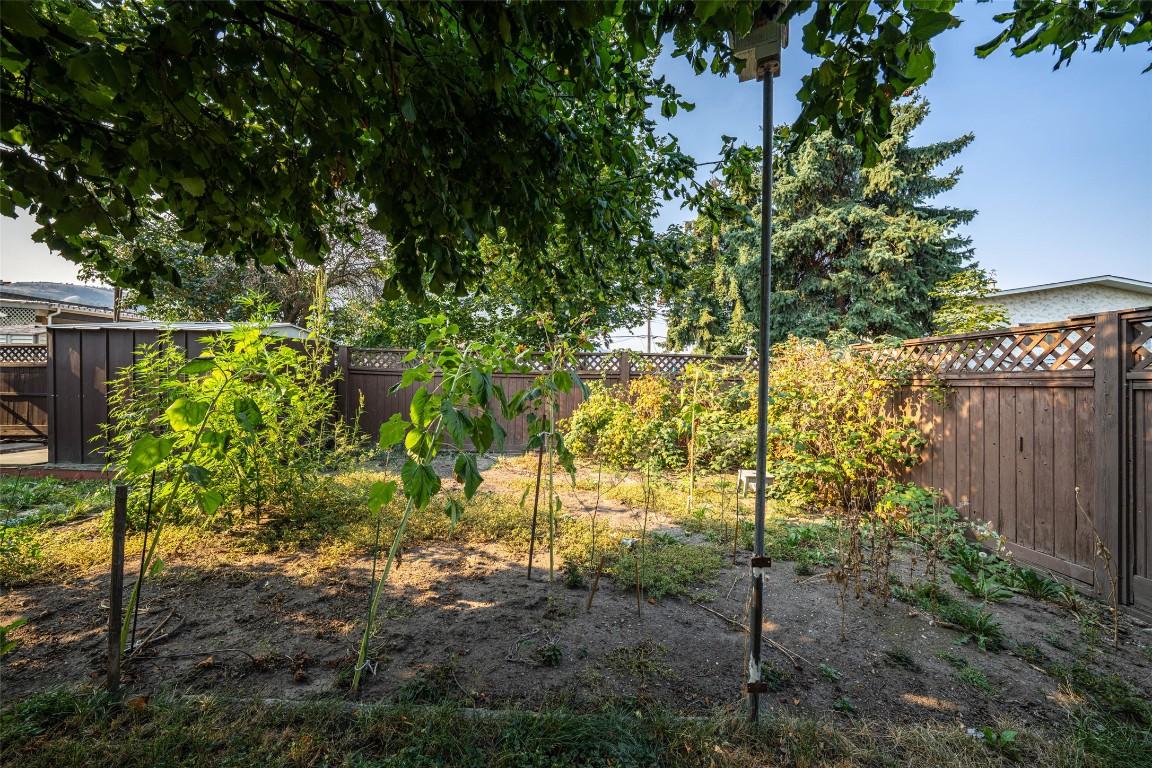 4402 16 Avenue, Vernon, BC - Outdoor