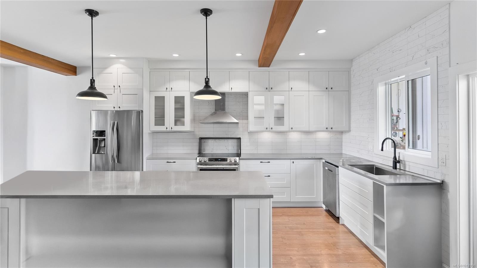 7010 Brailsford Pl, Sooke, BC - Indoor Photo Showing Kitchen With Upgraded Kitchen