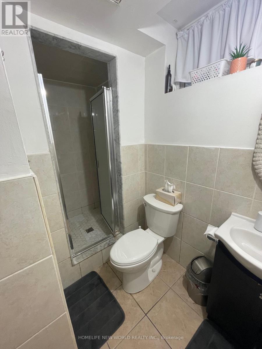 Bsm - 6 Stoneton Drive, Toronto, ON - Indoor Photo Showing Bathroom