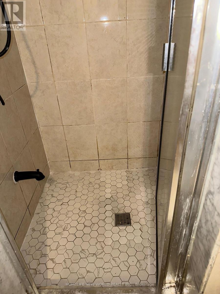 Bsm - 6 Stoneton Drive, Toronto, ON - Indoor Photo Showing Bathroom