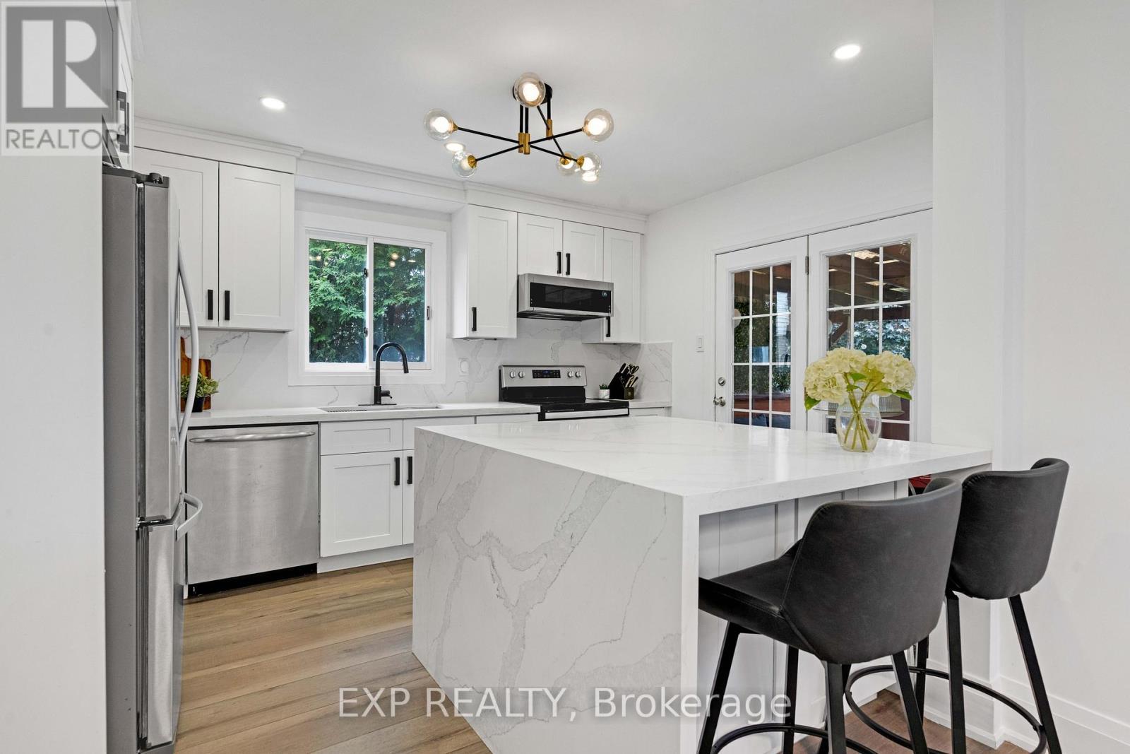 1674 Princelea Place, Mississauga, ON - Indoor Photo Showing Kitchen