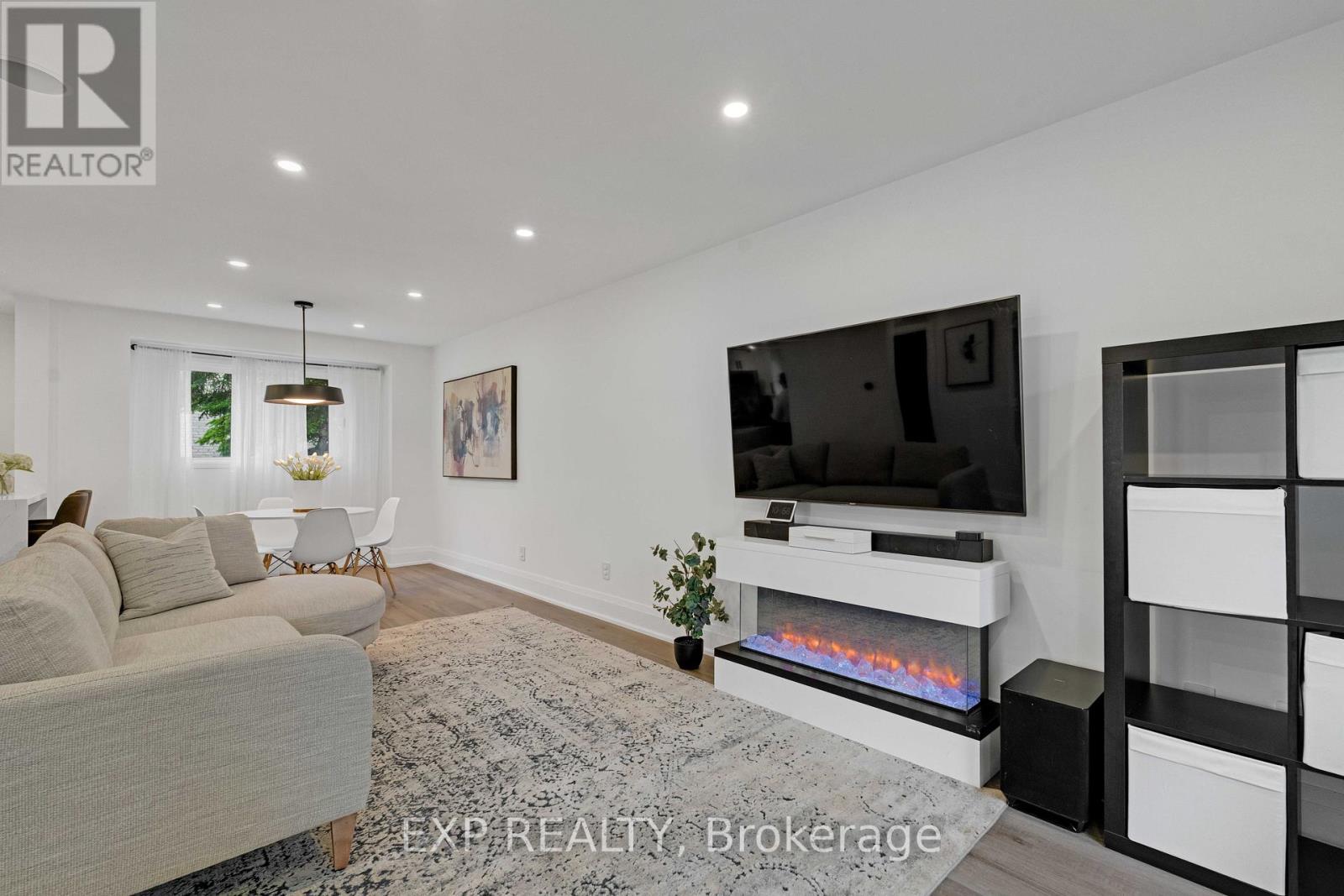 1674 Princelea Place, Mississauga, ON - Indoor Photo Showing Living Room