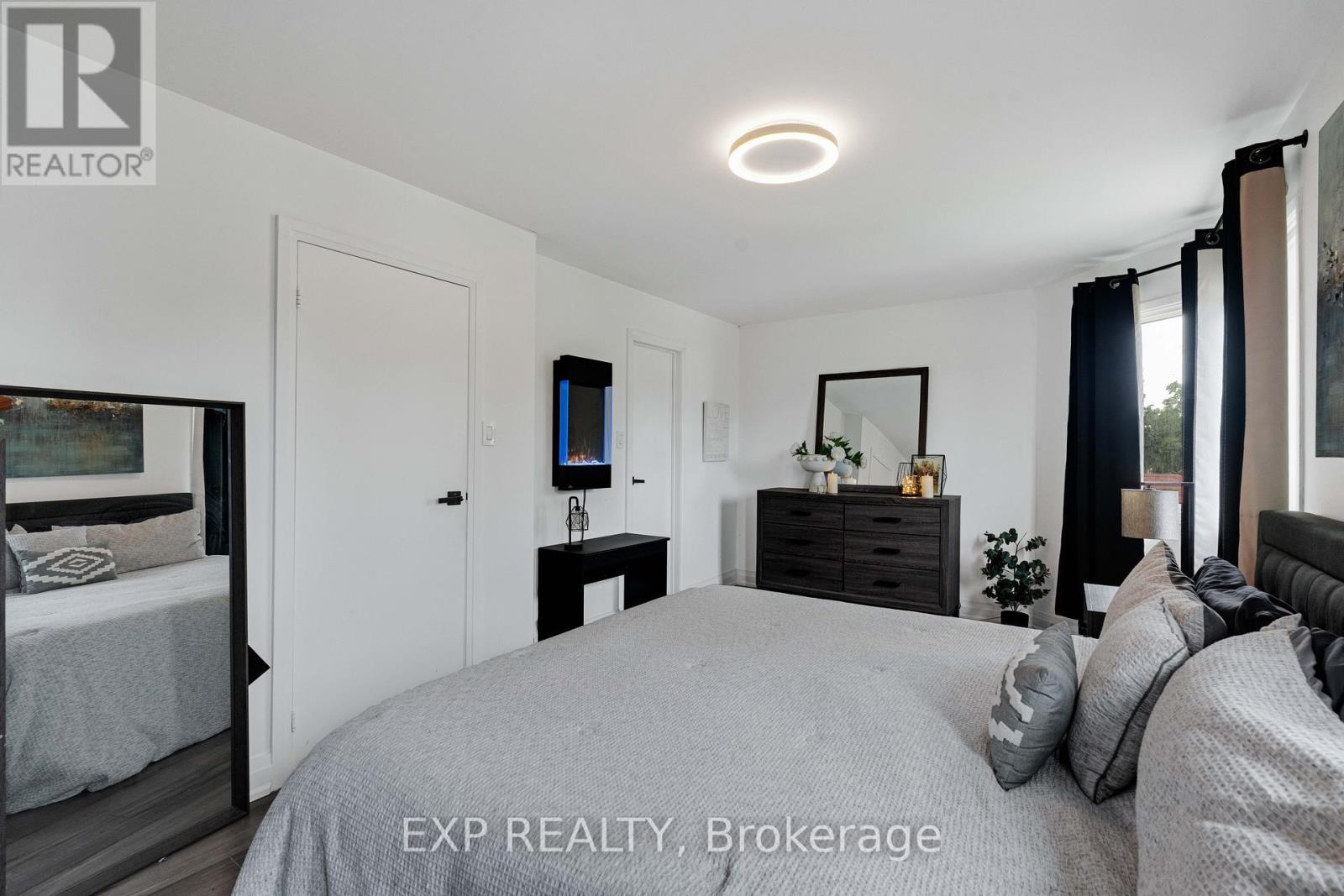 1674 Princelea Place, Mississauga, ON - Indoor Photo Showing Bedroom