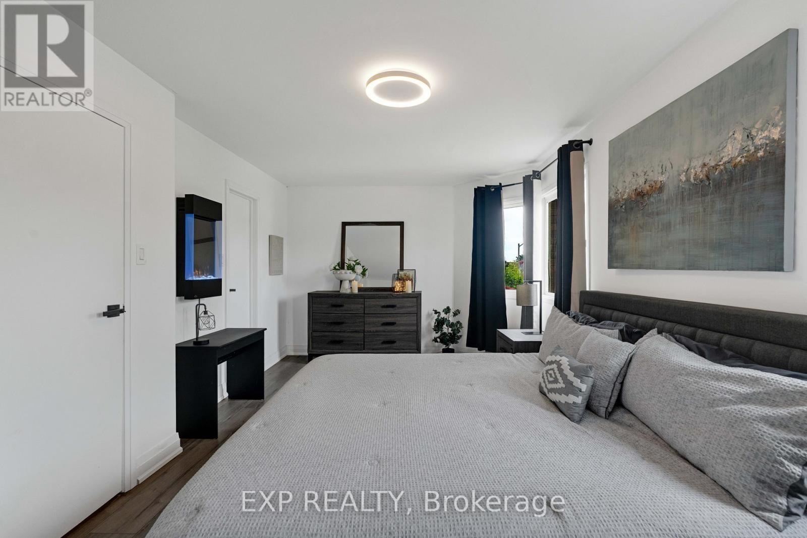 1674 Princelea Place, Mississauga, ON - Indoor Photo Showing Bedroom