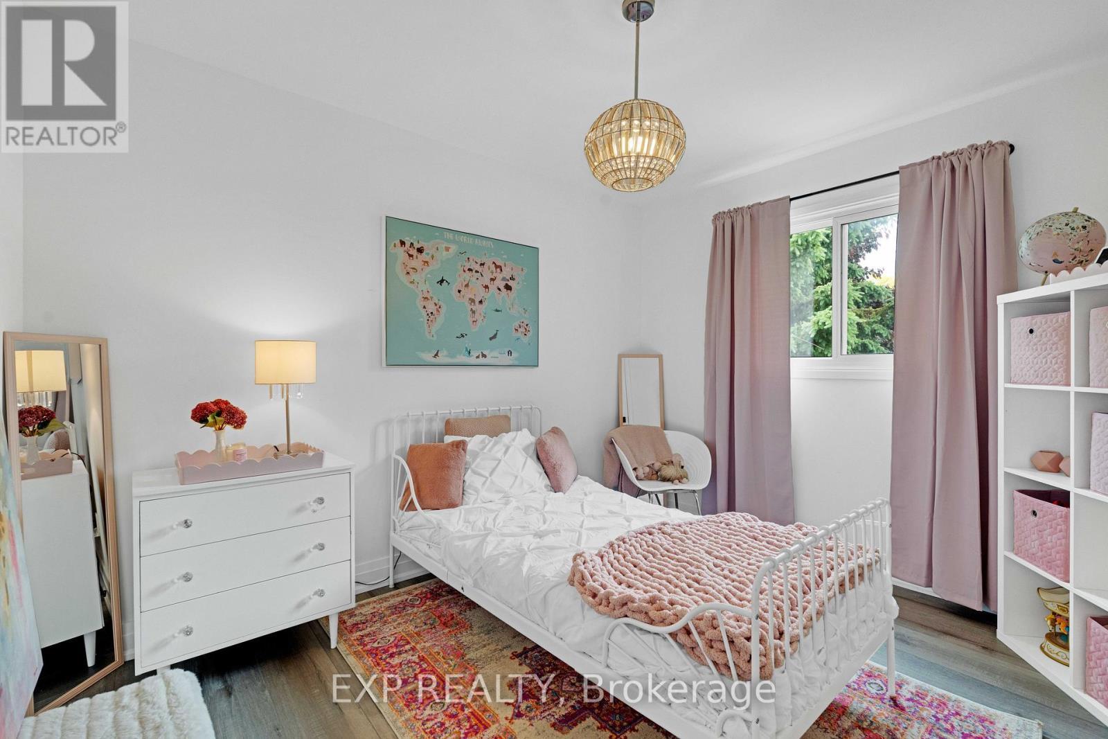 1674 Princelea Place, Mississauga, ON - Indoor Photo Showing Bedroom