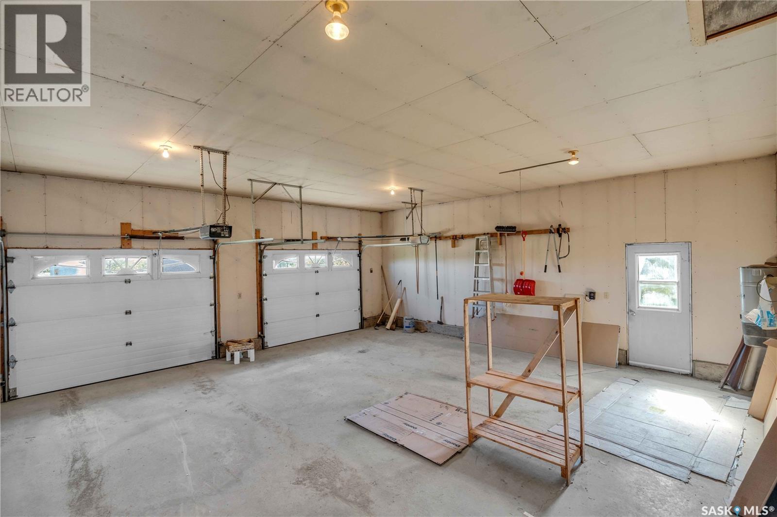 Koob Acreage, Viscount Rm No. 341, SK - Indoor Photo Showing Garage