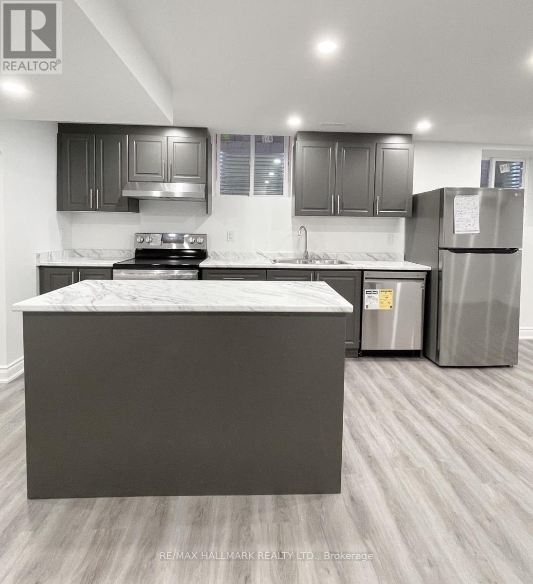 24 San Felice Lane, Hamilton, ON - Indoor Photo Showing Kitchen With Upgraded Kitchen