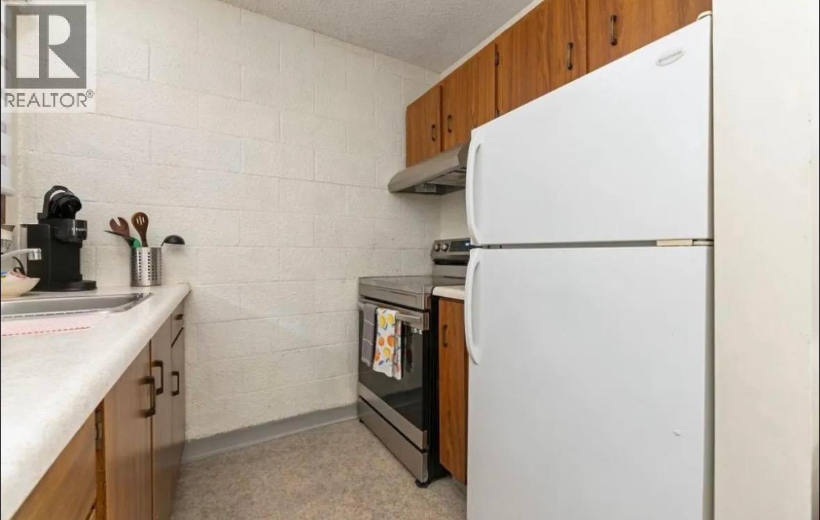 1309 11Th Avenue Unit# 67, Invermere, BC - Indoor Photo Showing Kitchen