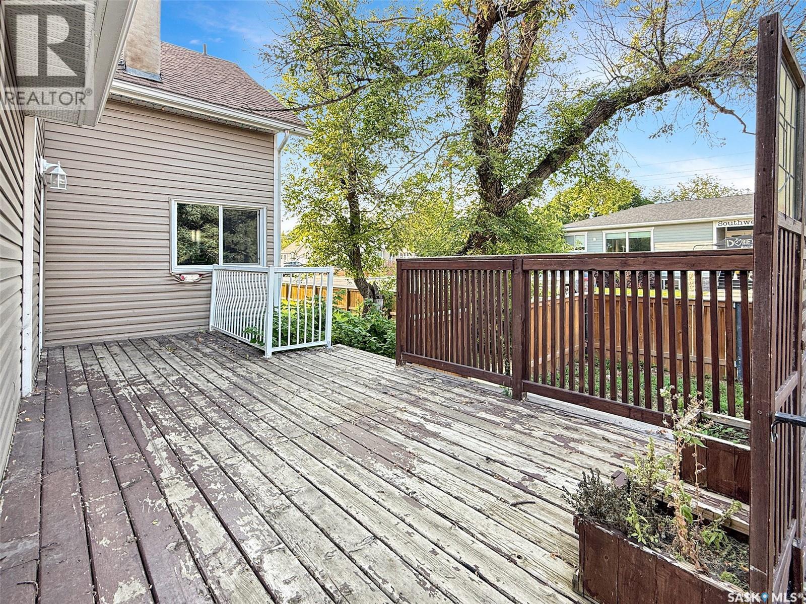 277 2Nd Avenue Ne, Swift Current, SK - Outdoor With Deck Patio Veranda With Exterior