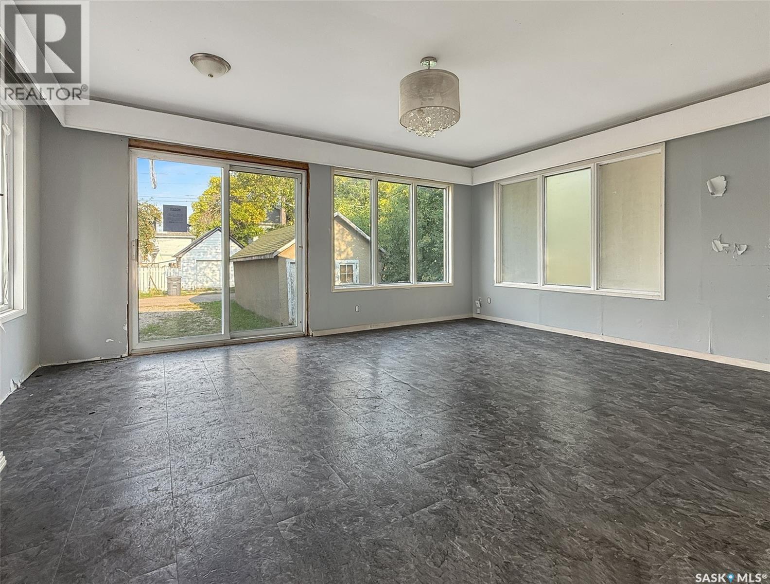 277 2Nd Avenue Ne, Swift Current, SK - Indoor Photo Showing Other Room