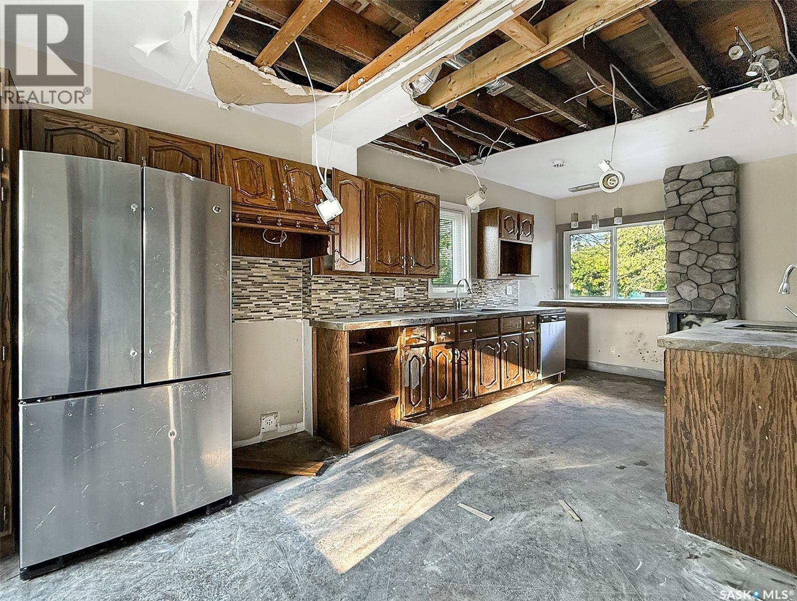 277 2Nd Avenue Ne, Swift Current, SK - Indoor Photo Showing Kitchen